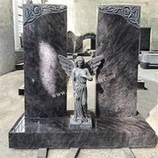 Nikerdatud roosid koos ingli peakiviga