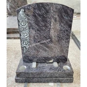 Tõstetud nikerdamisroosid peakivi